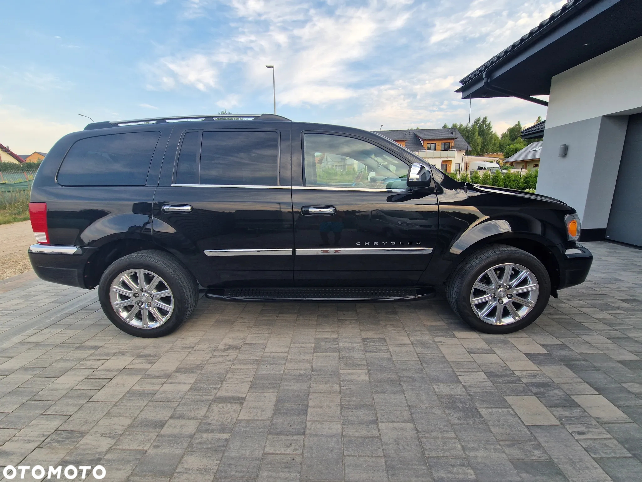 Chrysler Aspen - 3