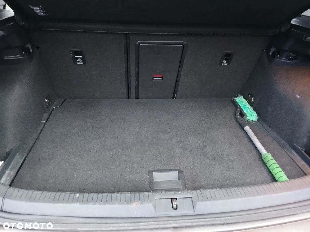 Volkswagen Golf 1.6 TDI Comfortline DSG - 7