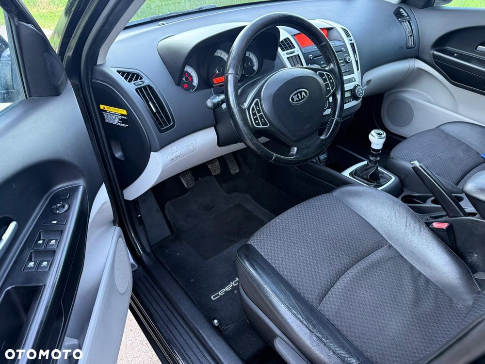Kia Ceed - 8