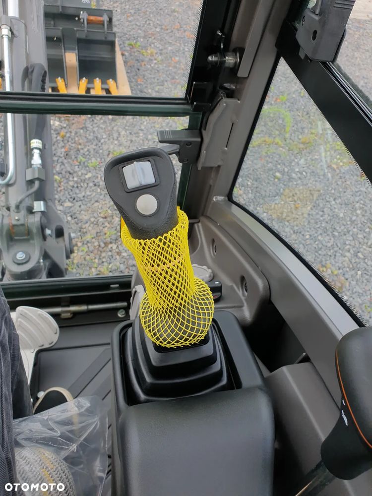 Volvo EC18E, DŁUGIE RAMIĘ, DODATKOWA PRZECIWWAGA, ROZSUWANE GĄSIENICE, 3 ŁYŻKI + SZYBKOZŁĄCZE VOLVO, NOWA DOSTĘPNA OD RĘKI, GWARANCJA Volvo Polska - 12