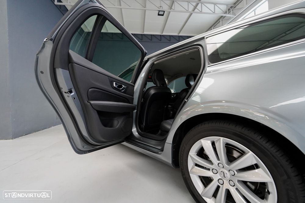 Volvo V60 2.0 D3 Momentum Plus Geartronic - 20