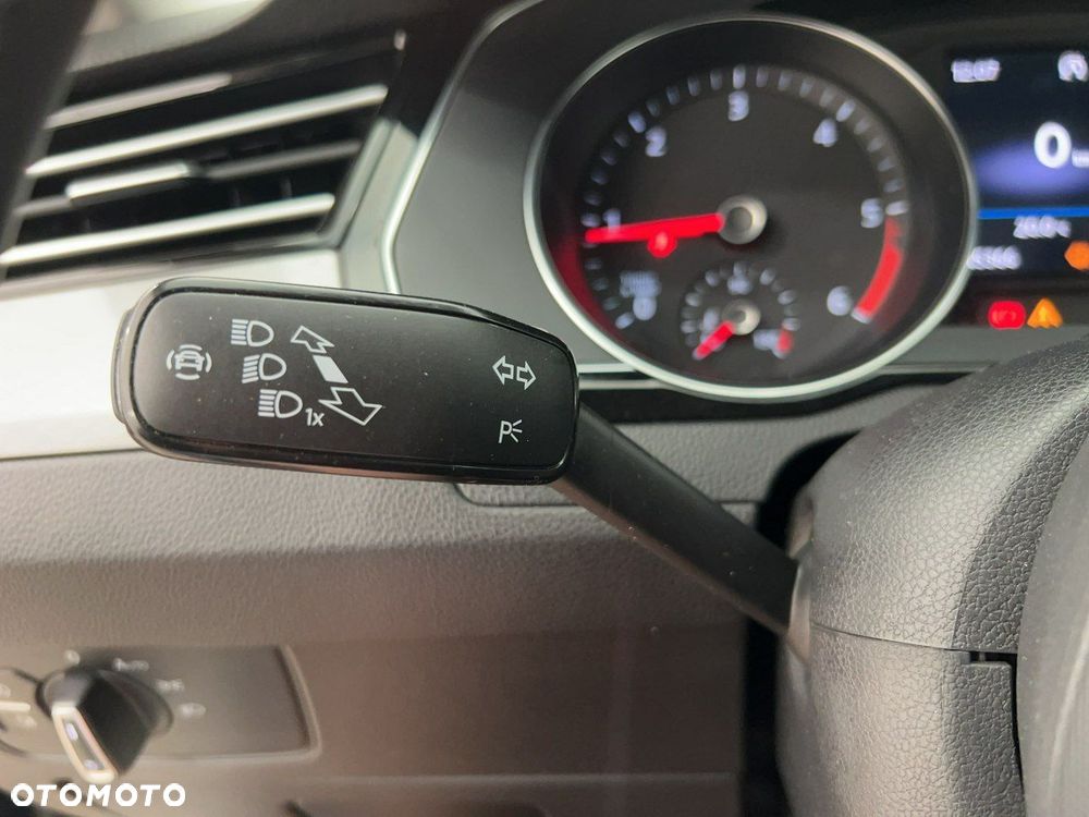 Volkswagen Passat - 25