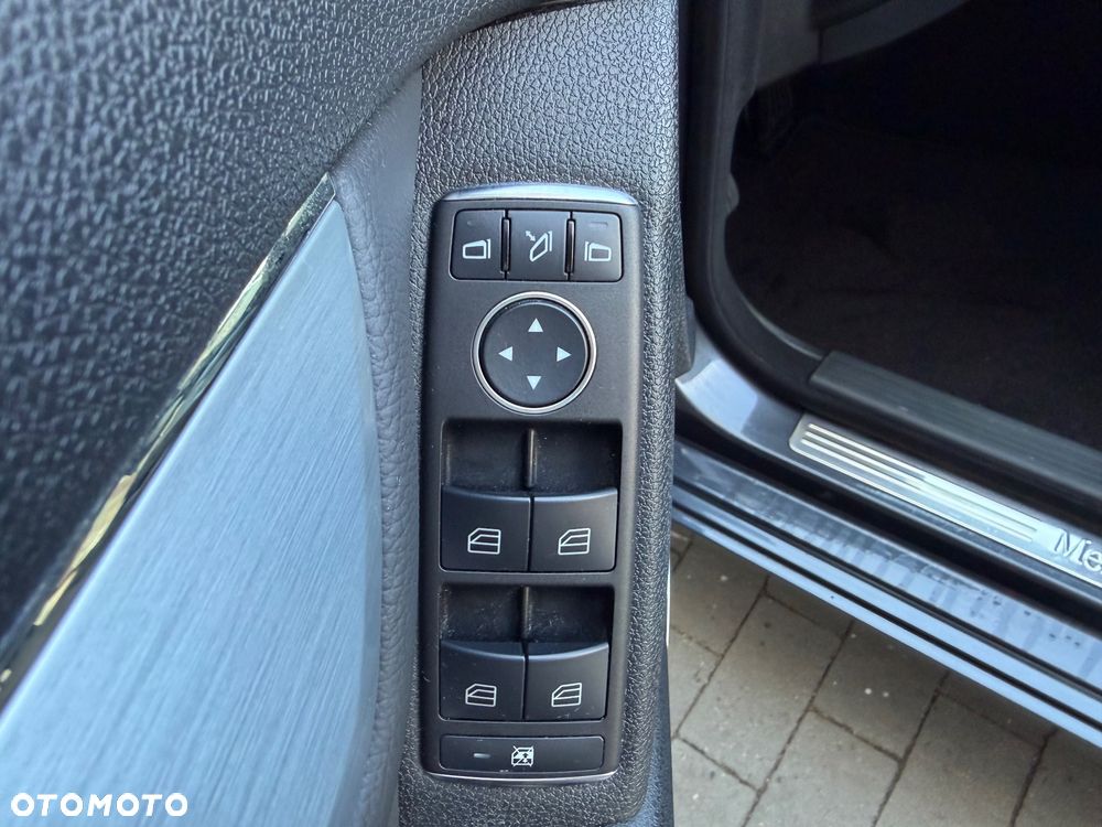 Mercedes-Benz Klasa C 250 CGI Automatik BlueEFFICIENCY Avantgarde - 17
