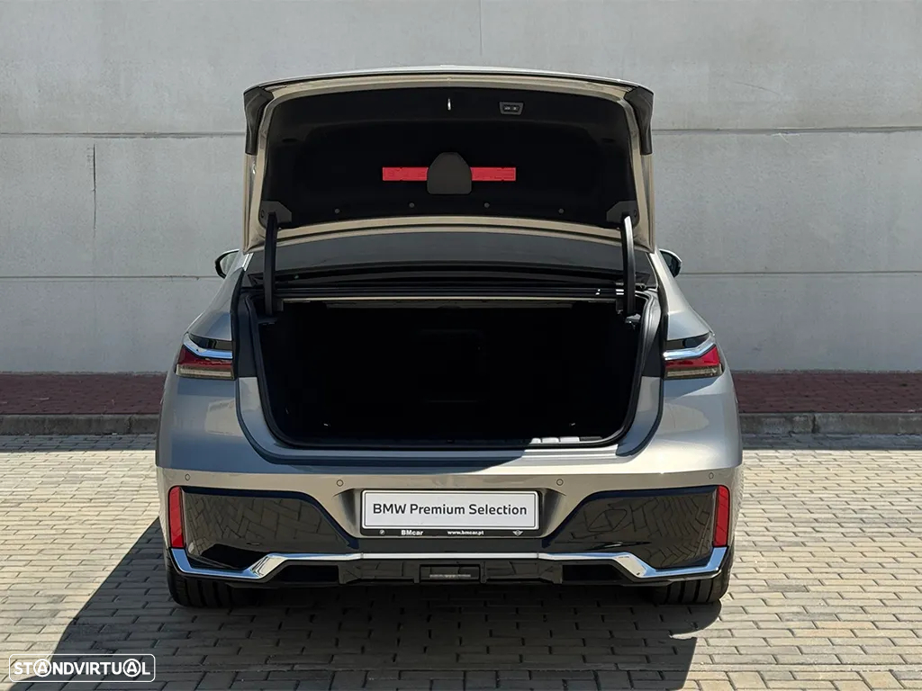 BMW i7 xDrive60 Pack Desportivo M - 15
