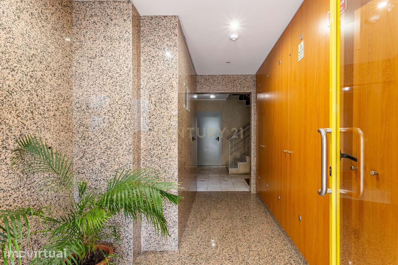 Apartamento T1 em Camarate com Varandas e Boa Exposição Solar - Grande imagem: 3/17
