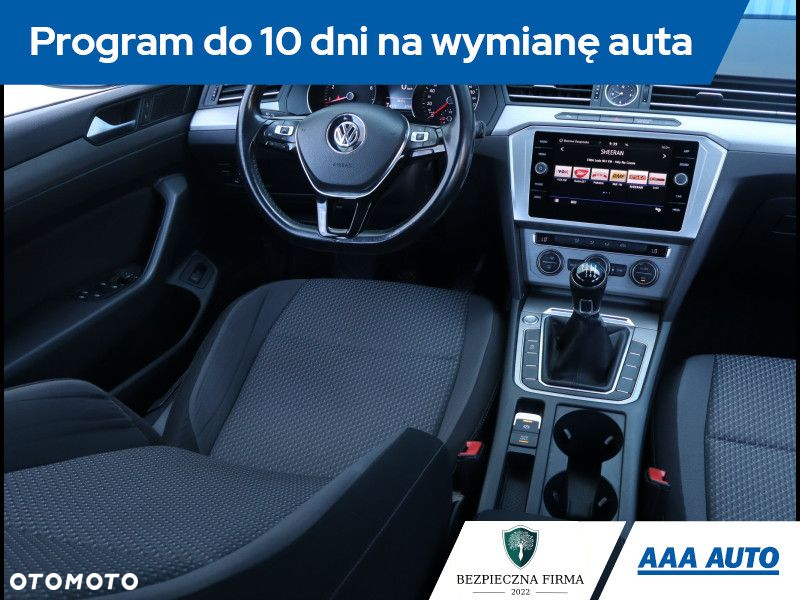 Volkswagen Passat - 8