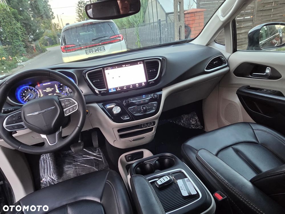 Chrysler Pacifica - 31