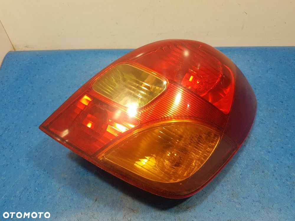 TOYOTA COROLLA VERSO I LAMPA TYŁ PRAWA ZEWNĘTRZNA - 2