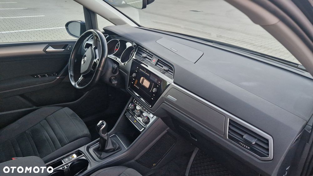 Volkswagen Touran 1.5 TSI ACT OPF Highline - 23