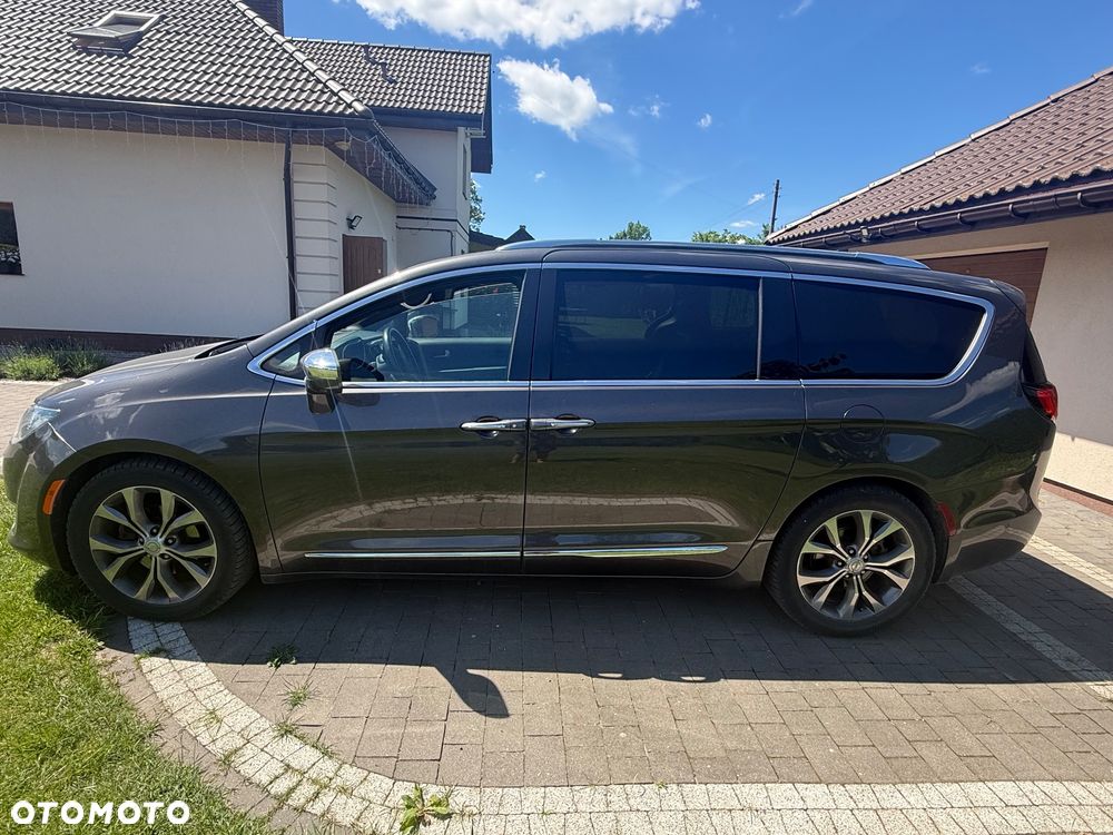 Chrysler Pacifica - 3