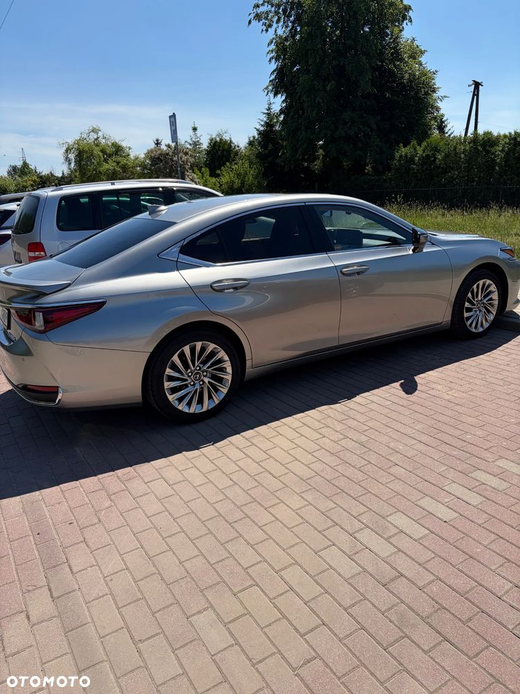 Lexus ES - 5