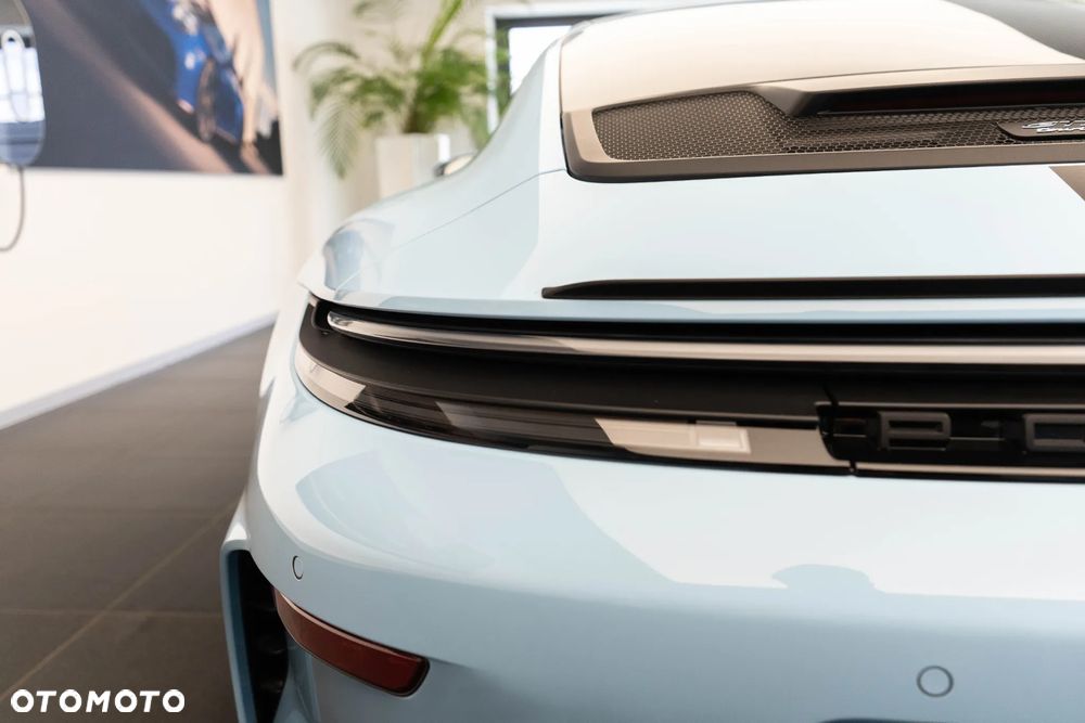 Porsche 911 GT3 Touring PDK - 29