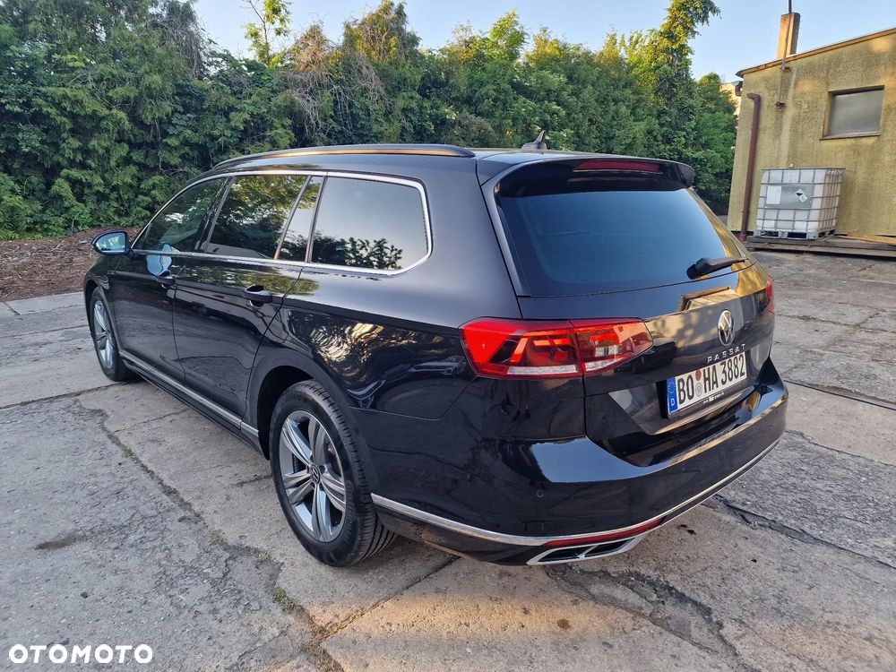 Volkswagen Passat Variant 2.0 TDI SCR DSG R-Line - 2