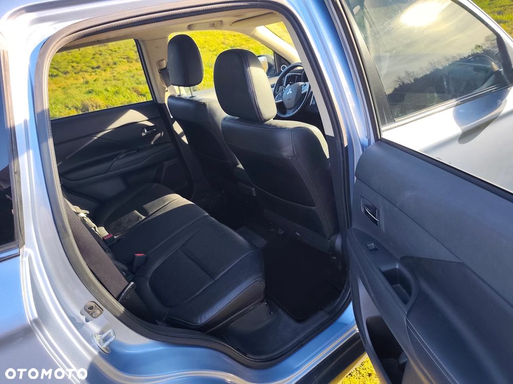 Mitsubishi Outlander PHEV Intense + - 9