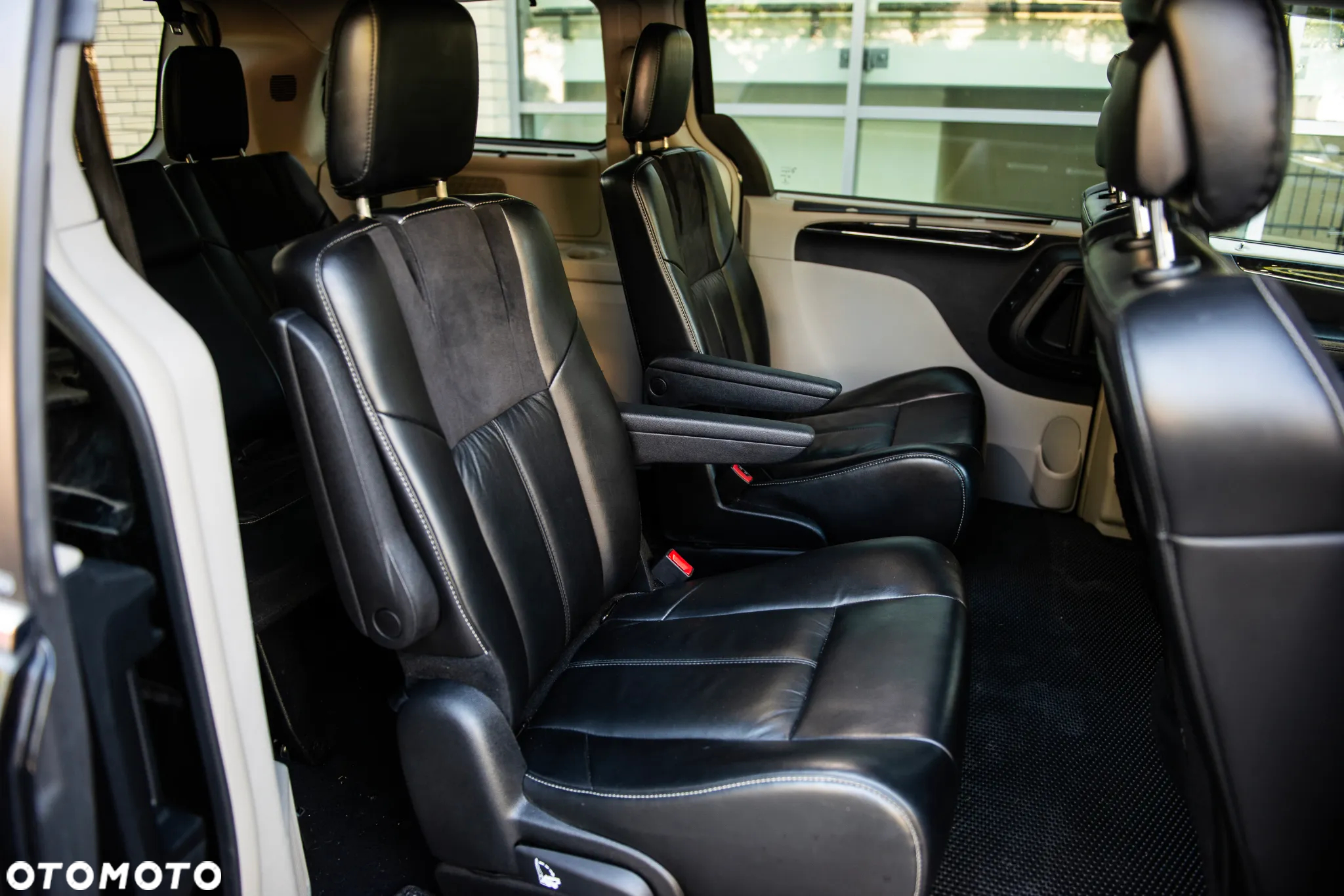 Chrysler Town & Country 3.6 Limited - 22