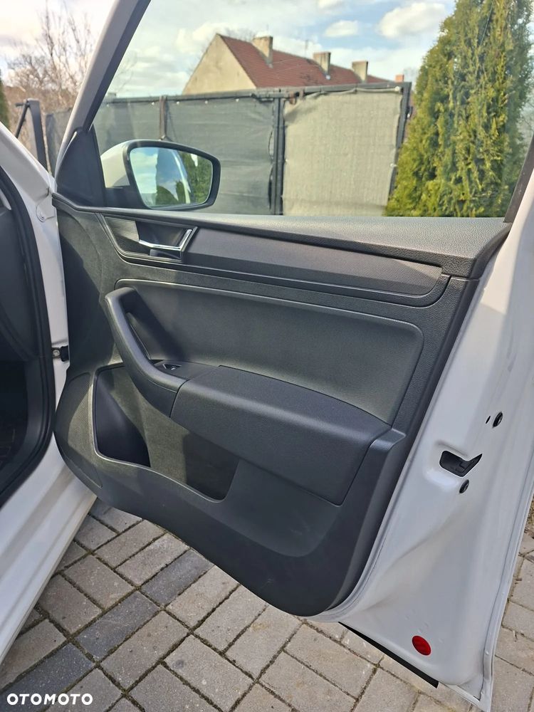 Skoda RAPID 1.0 TSI Active - 10