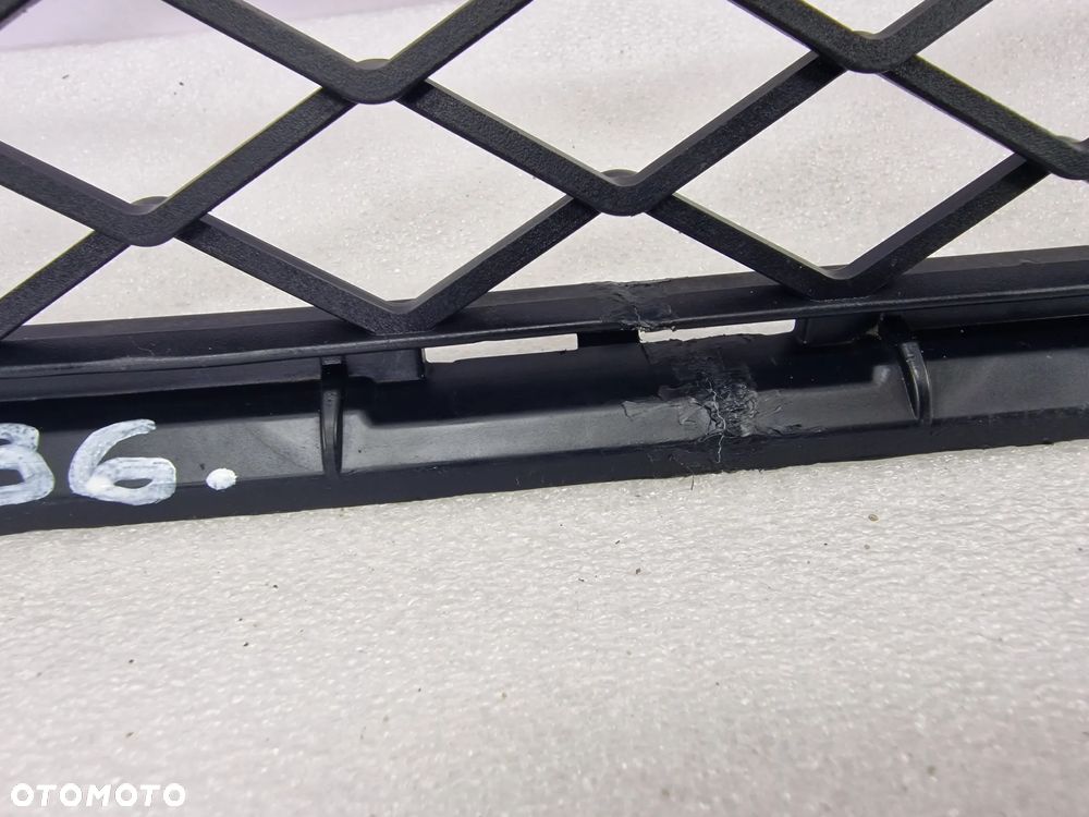 BMW X3 F25 10- KRATKA ŚRODKOWA ZDERZAKA PRZEDNIEGO PRZÓD , NR 51117210465 , NR AUKCJI KR136 - 6