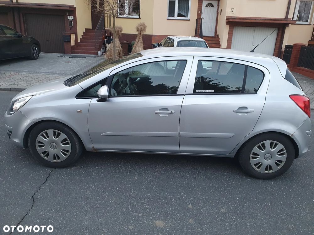 Opel Corsa 1.2 16V Essentia - 2