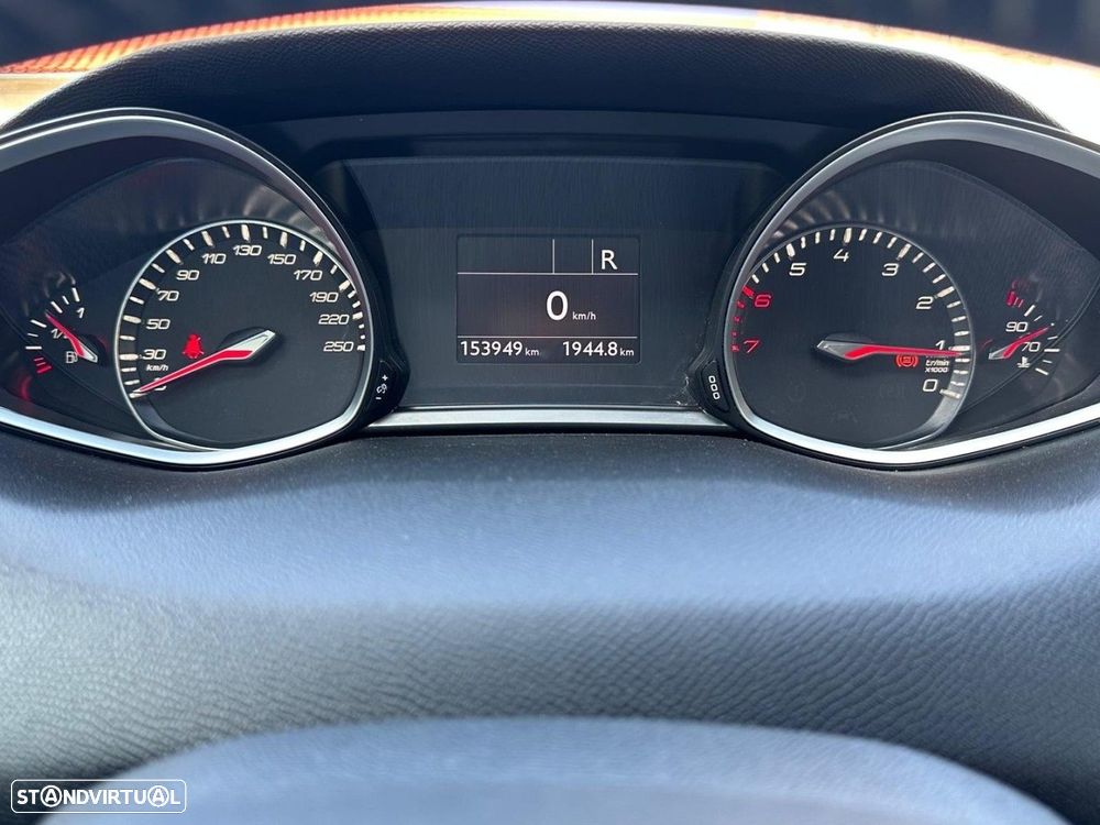 Peugeot 308 1.2 PureTech Allure EAT8 - 30