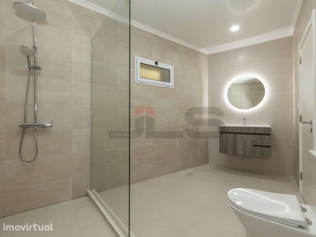 Moradia V1+1 Totalmente Remodelada com Vista Mar em Água de Alto - Grande imagem: 5/27