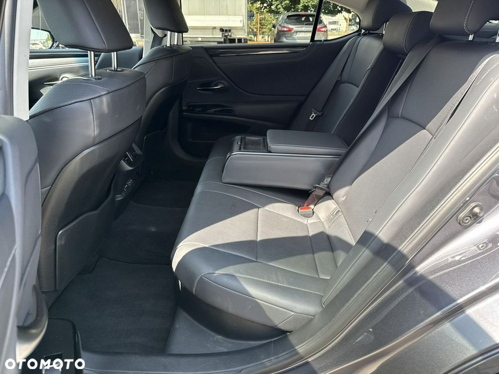 Lexus ES 300h Business Edition - 15