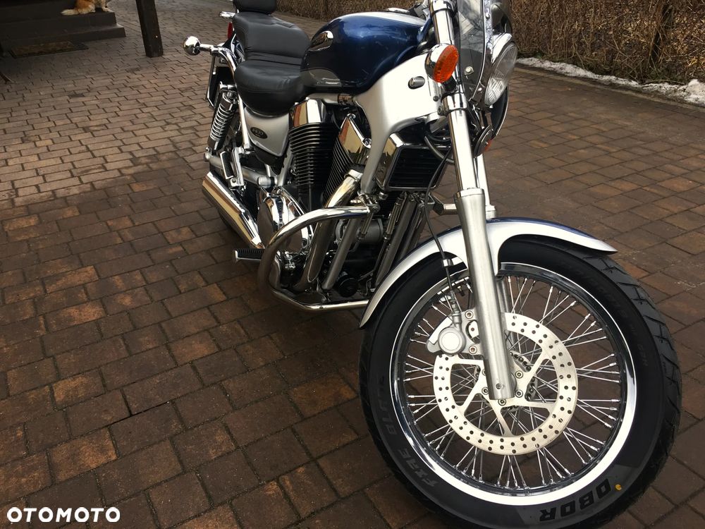 Suzuki Intruder - 13