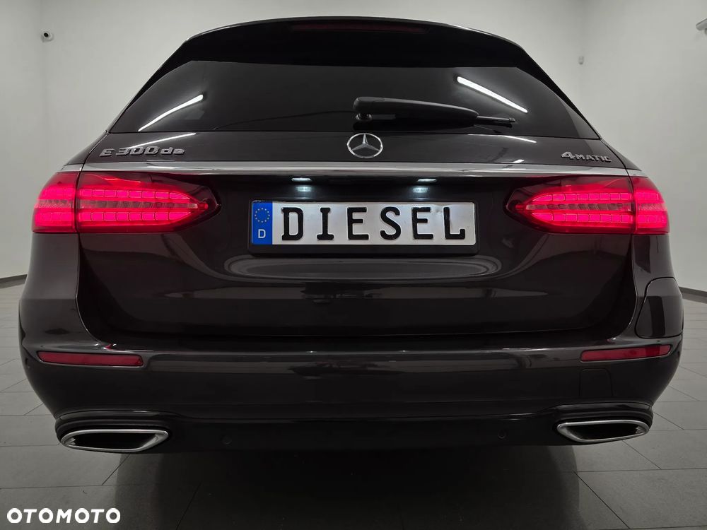 Mercedes-Benz Klasa E 300 de 4-Matic Exclusive - 38