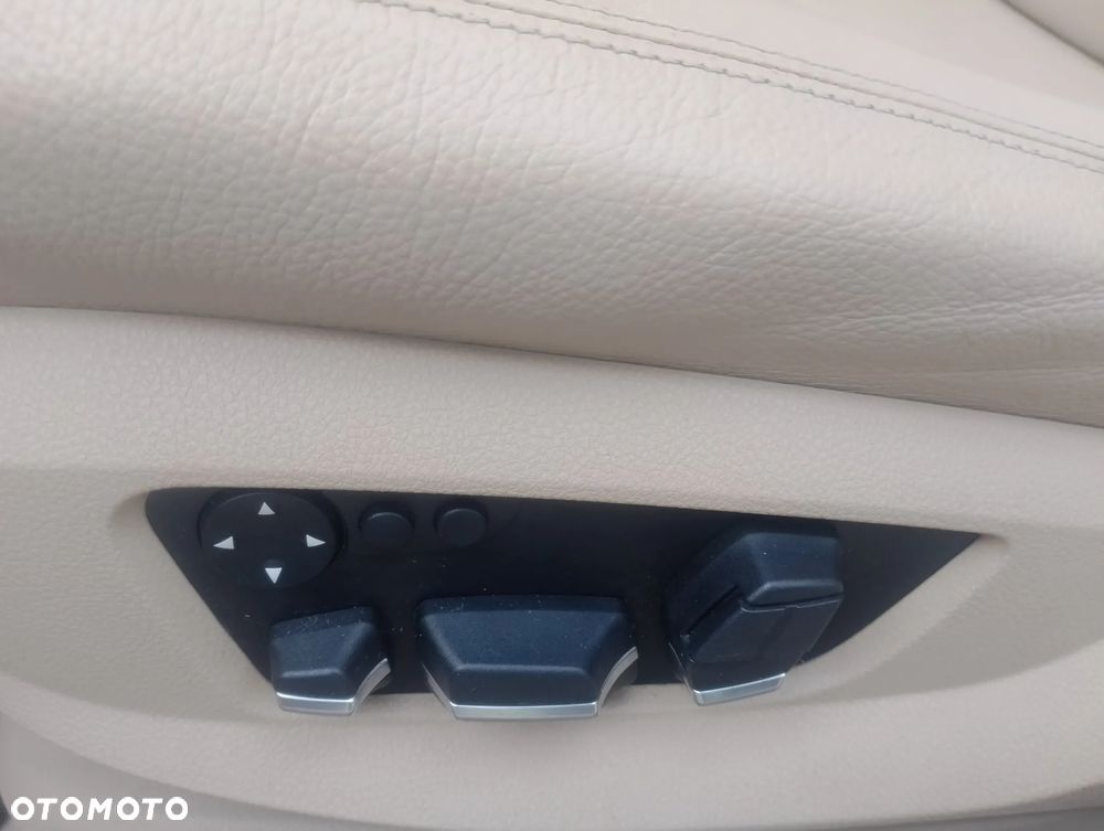 BMW Seria 7 740i L - 16