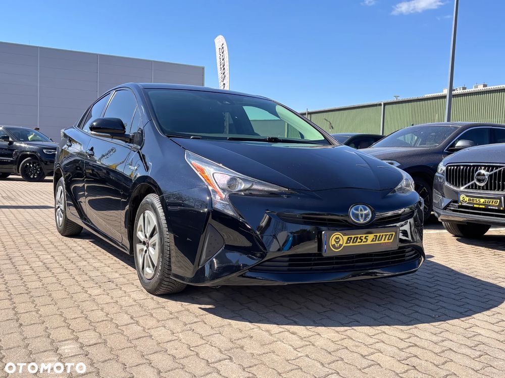 Toyota Prius 2017 photo 2