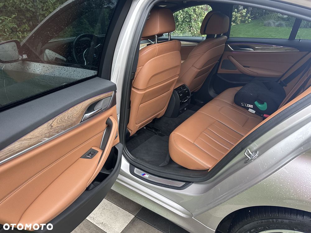 BMW Seria 5 M550d xDrive - 13