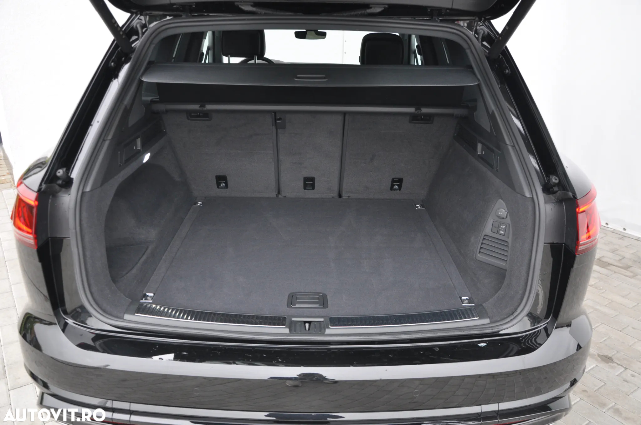 Volkswagen Touareg V6 TDI 4MOTION R-Line - 38
