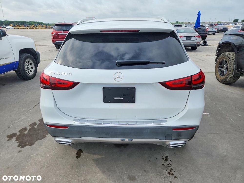 Mercedes-Benz GLA 250 4-Matic AMG Line - 6
