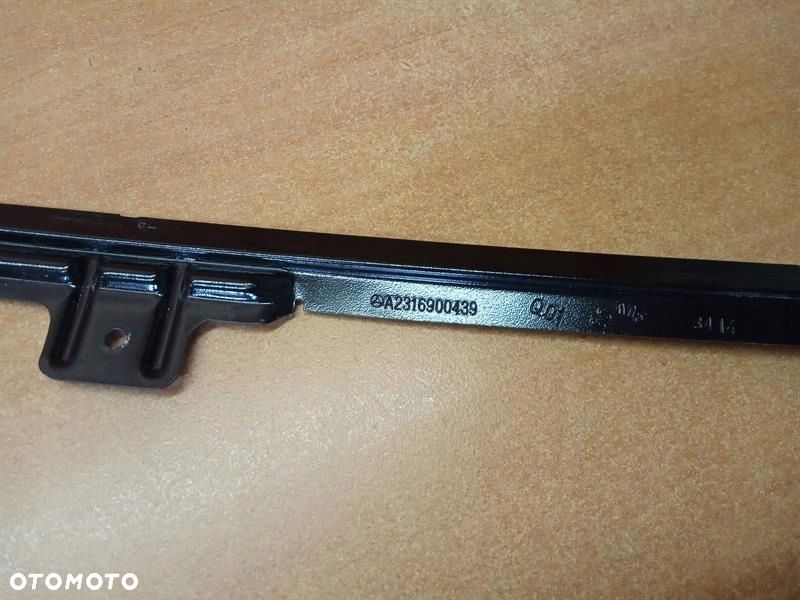 LISTWA PRAWA SZYBY CZOŁOWEJ MERCEDES SL R231 - 2