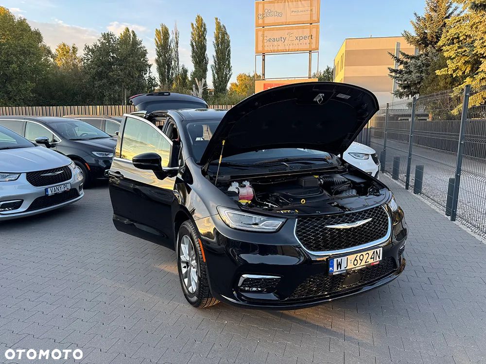 Chrysler Pacifica - 8