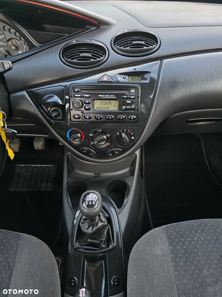 Ford Focus Ghia - 10