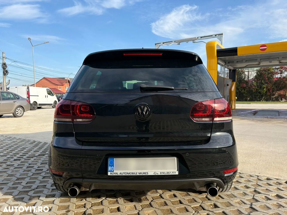 Volkswagen Golf 2.0 GTI adidas - 6