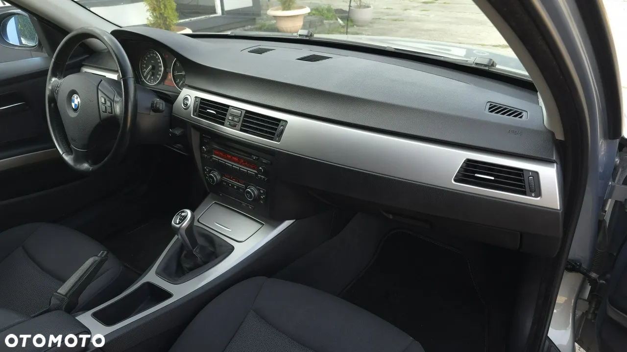 BMW Seria 3 318i Touring Edition Sport - 36