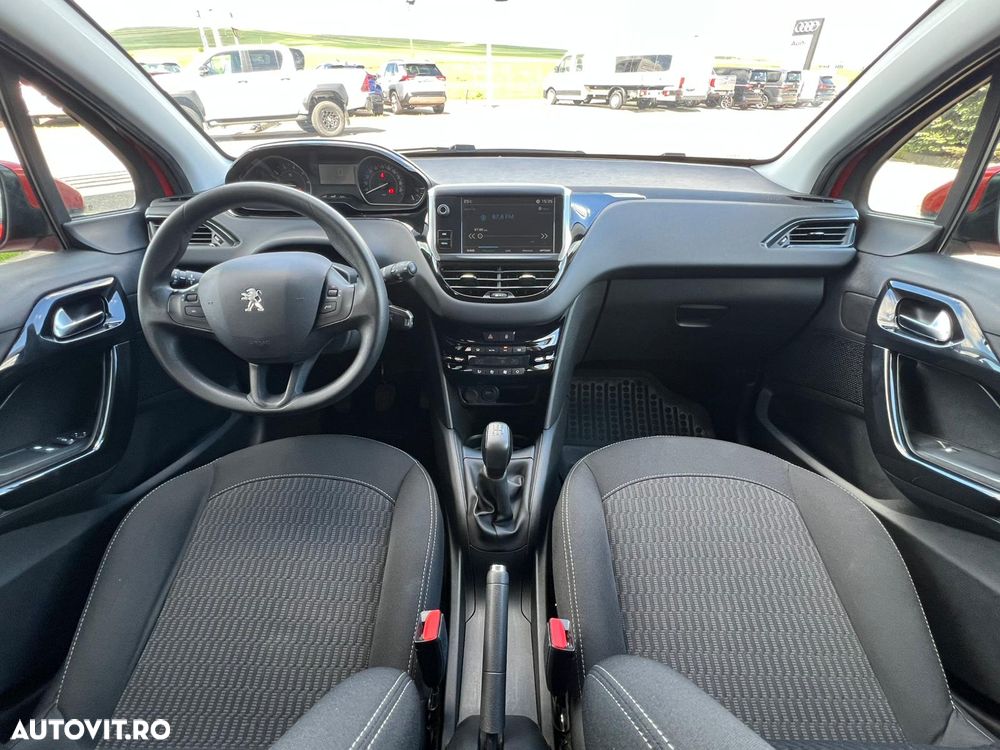 Peugeot 208 1.2 L PureTech Allure - 18