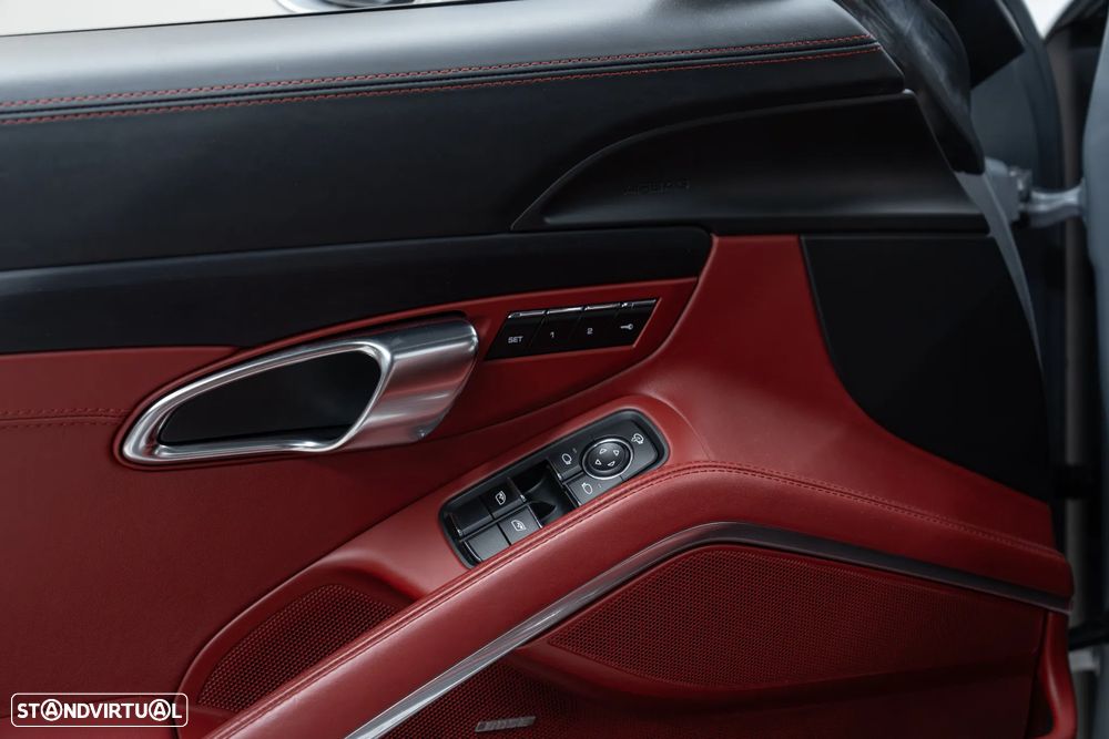 Porsche 911 (991) Carrera 4 GTS PDK - 23