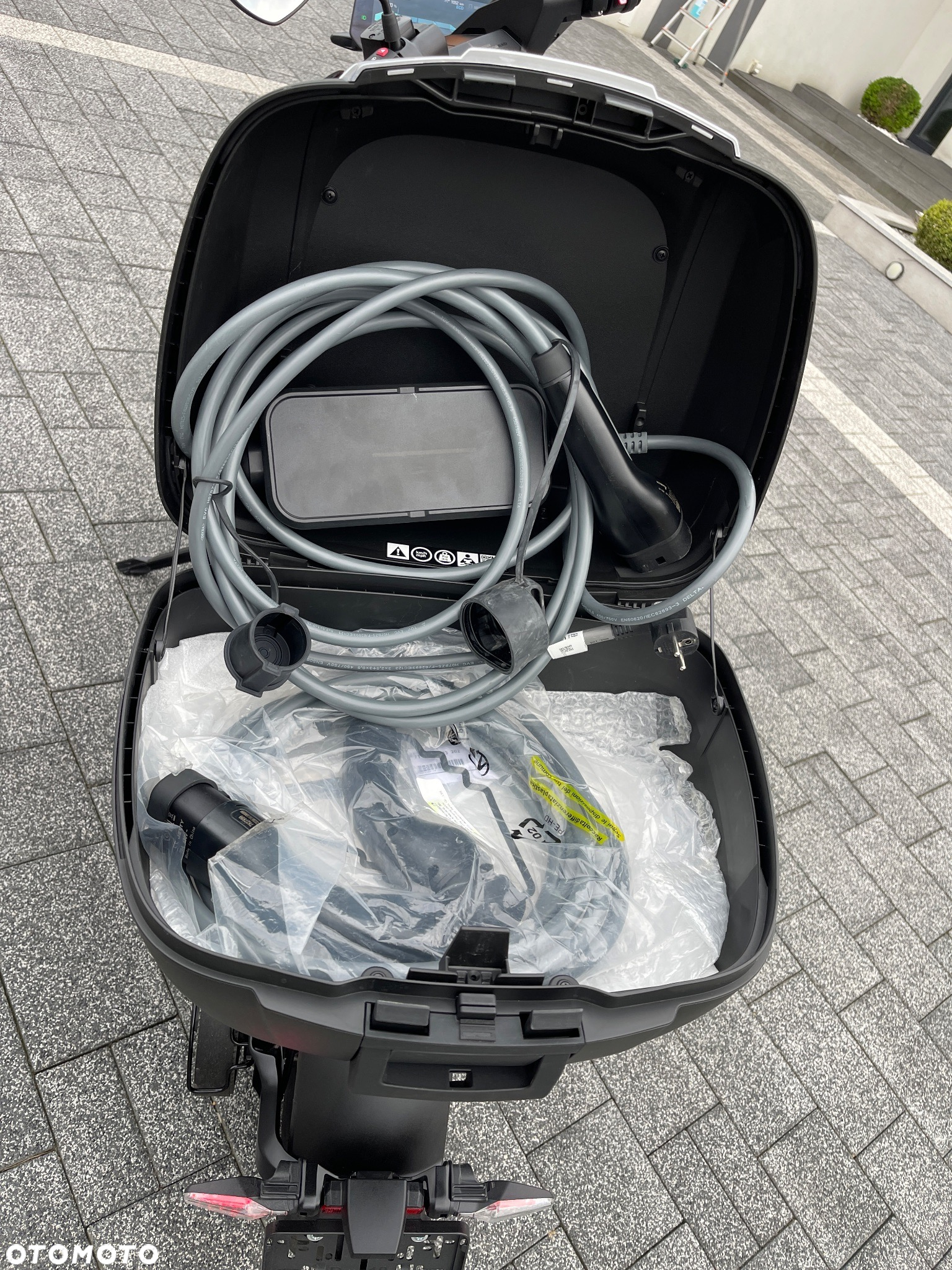 BMW CE 04 - 25