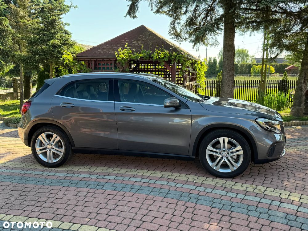 Mercedes-Benz GLA 180 UrbanStyle Edition - 12
