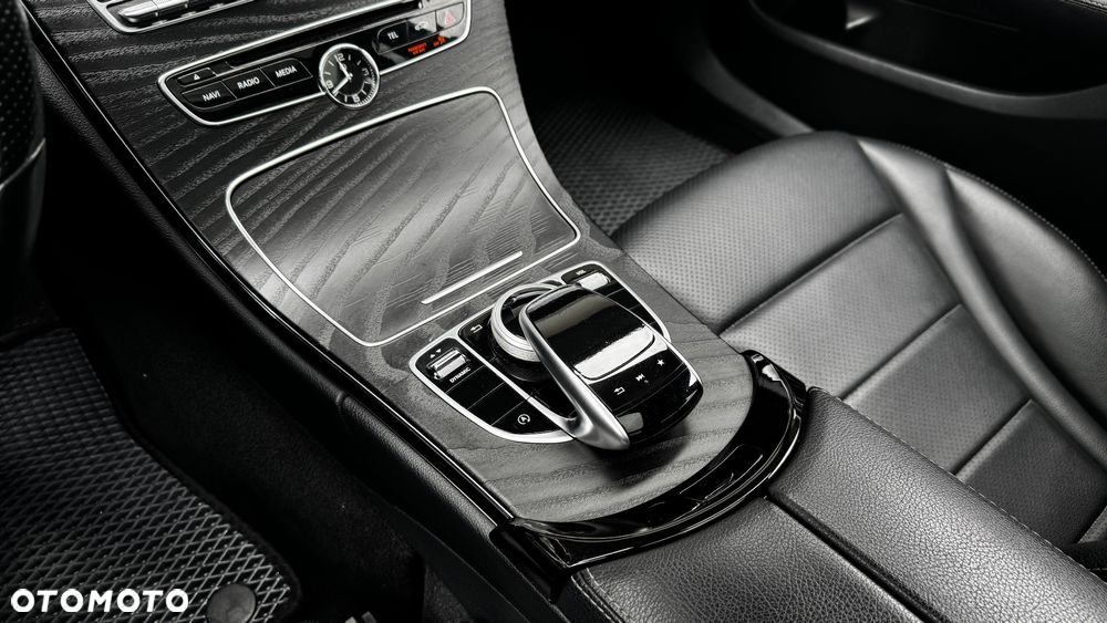 Mercedes-Benz Klasa C 300 9G-TRONIC AMG Line - 26
