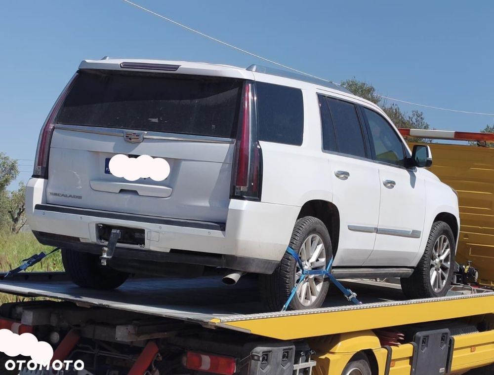 Cadillac Escalade - 3