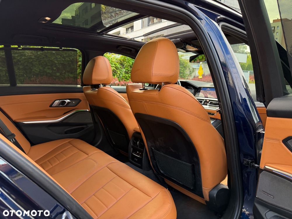 BMW Seria 3 330e M Sport - 28