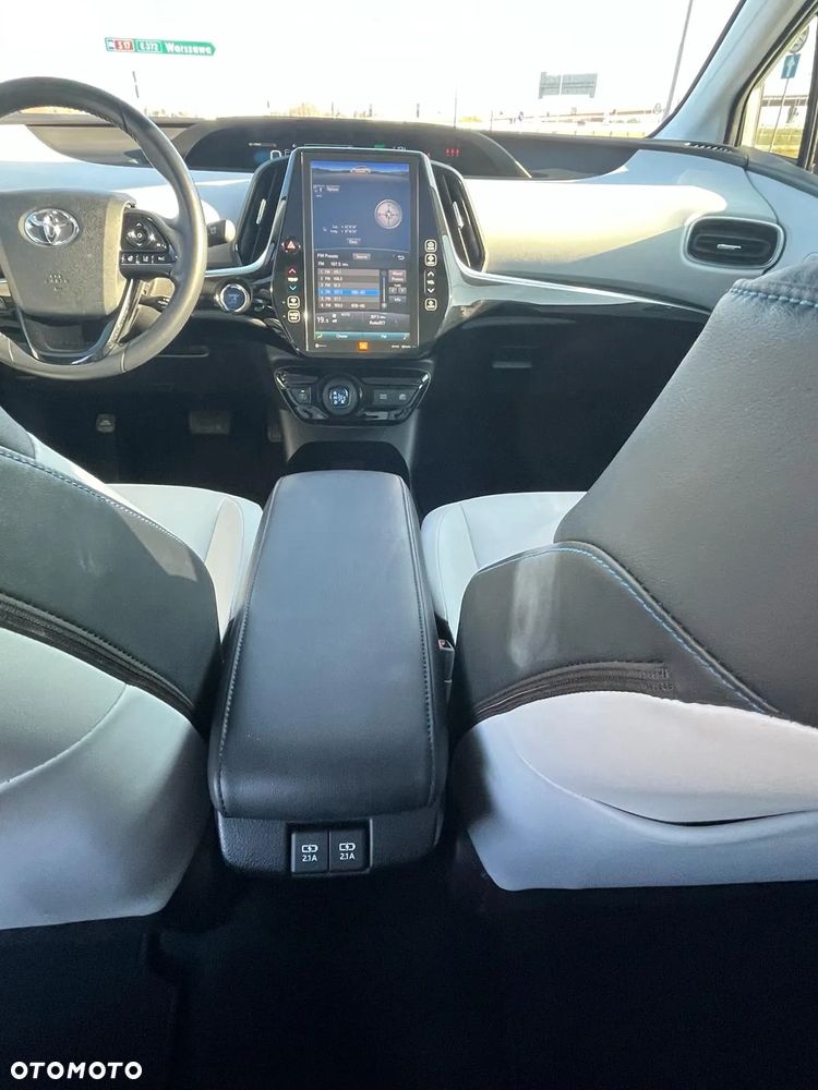 Toyota Prius Hybrid Executive - 26