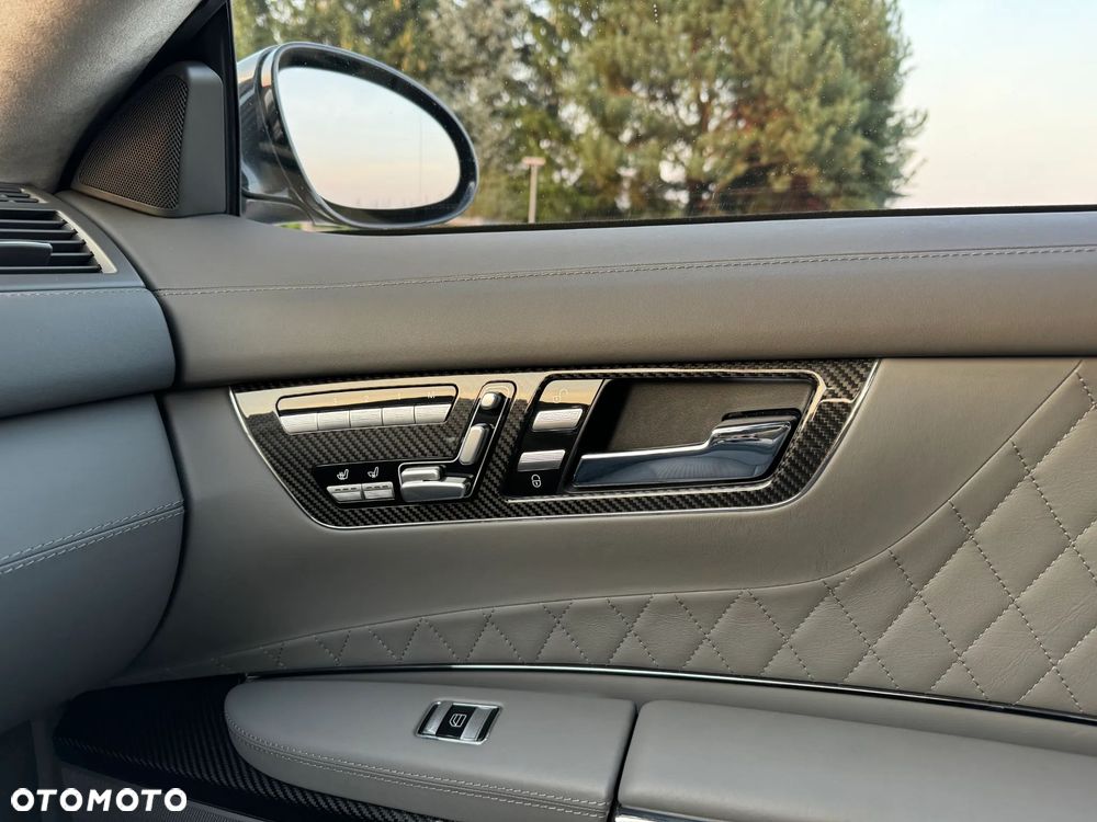 Mercedes-Benz CL 65 AMG - 12