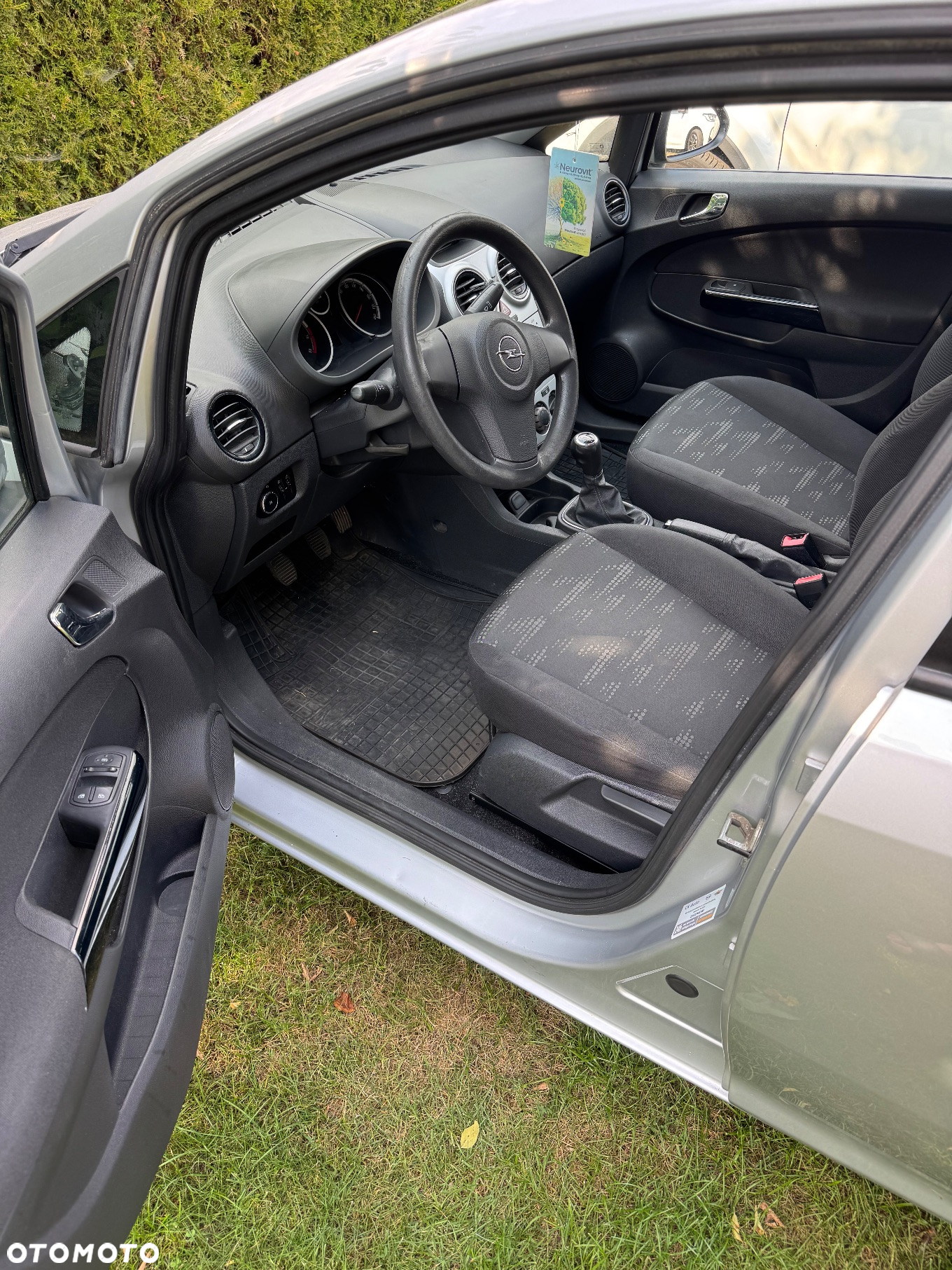 Opel Corsa 1.2 16V Enjoy - 8
