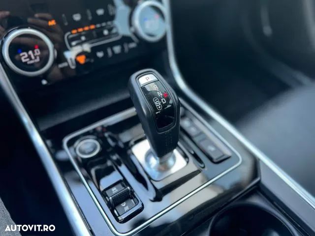 Jaguar XE - 14