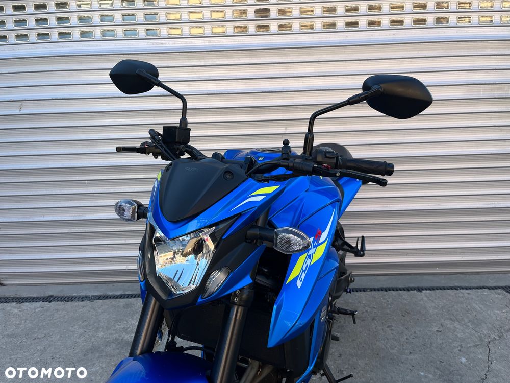 Suzuki GSX - 17