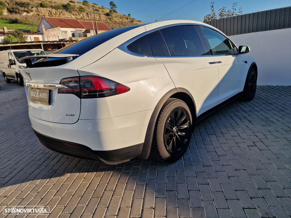 Tesla Model X 100D - 11